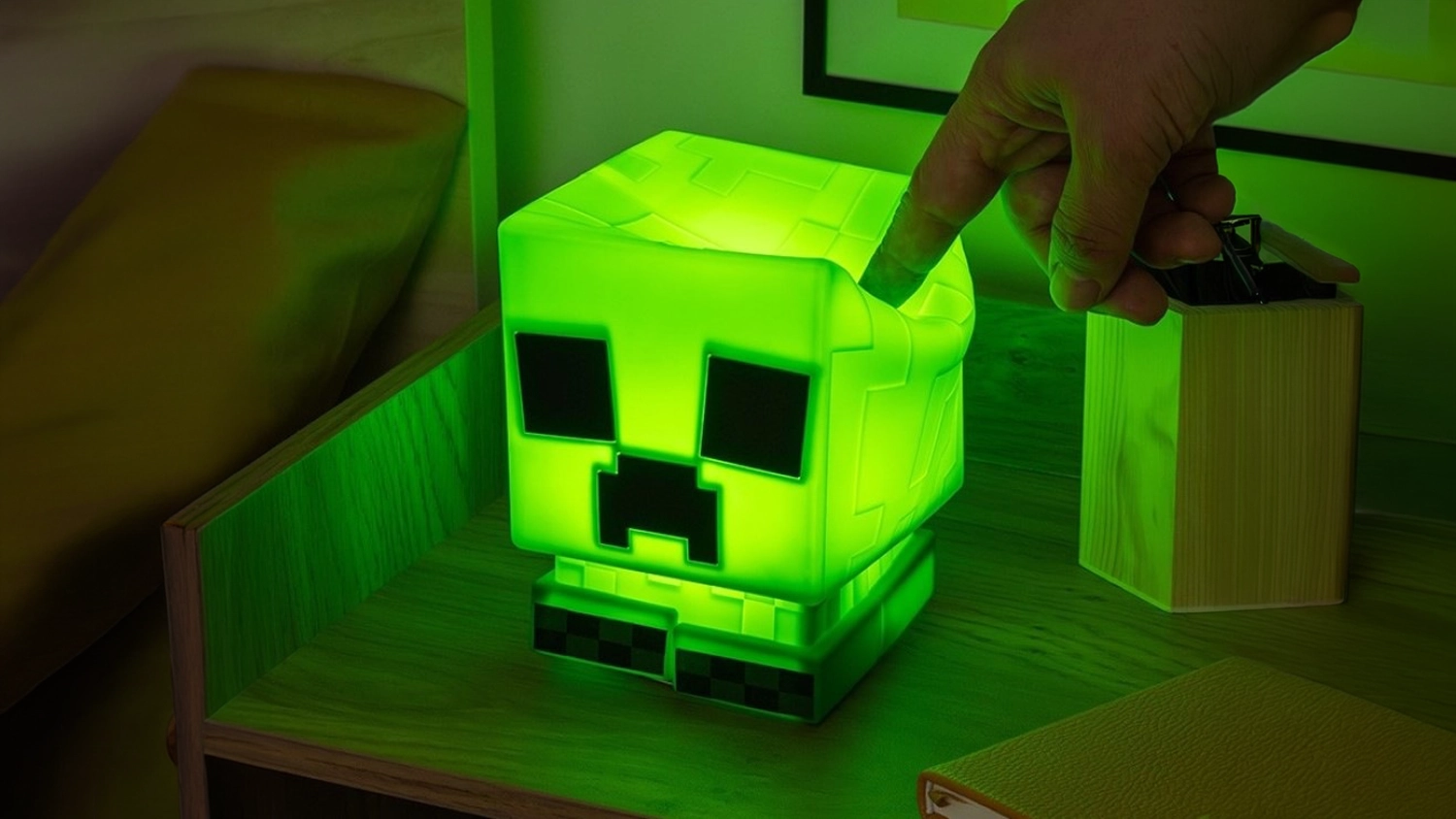 Svítící lampička Paladone Squishy Creeper