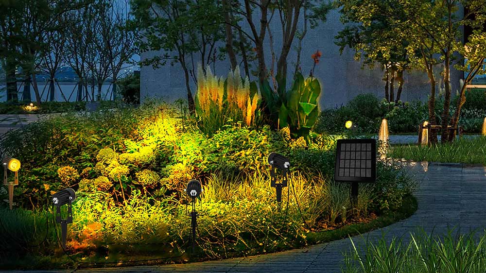 Solárne svietidlo set 5× WW Retlux RGL 119 inštalované v záhrade_02