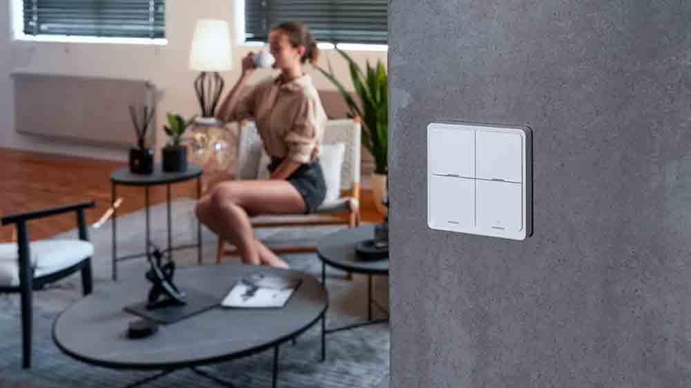 Smart vypínač RETLUX RSH 305 Reed na stěně v domácnosti _3