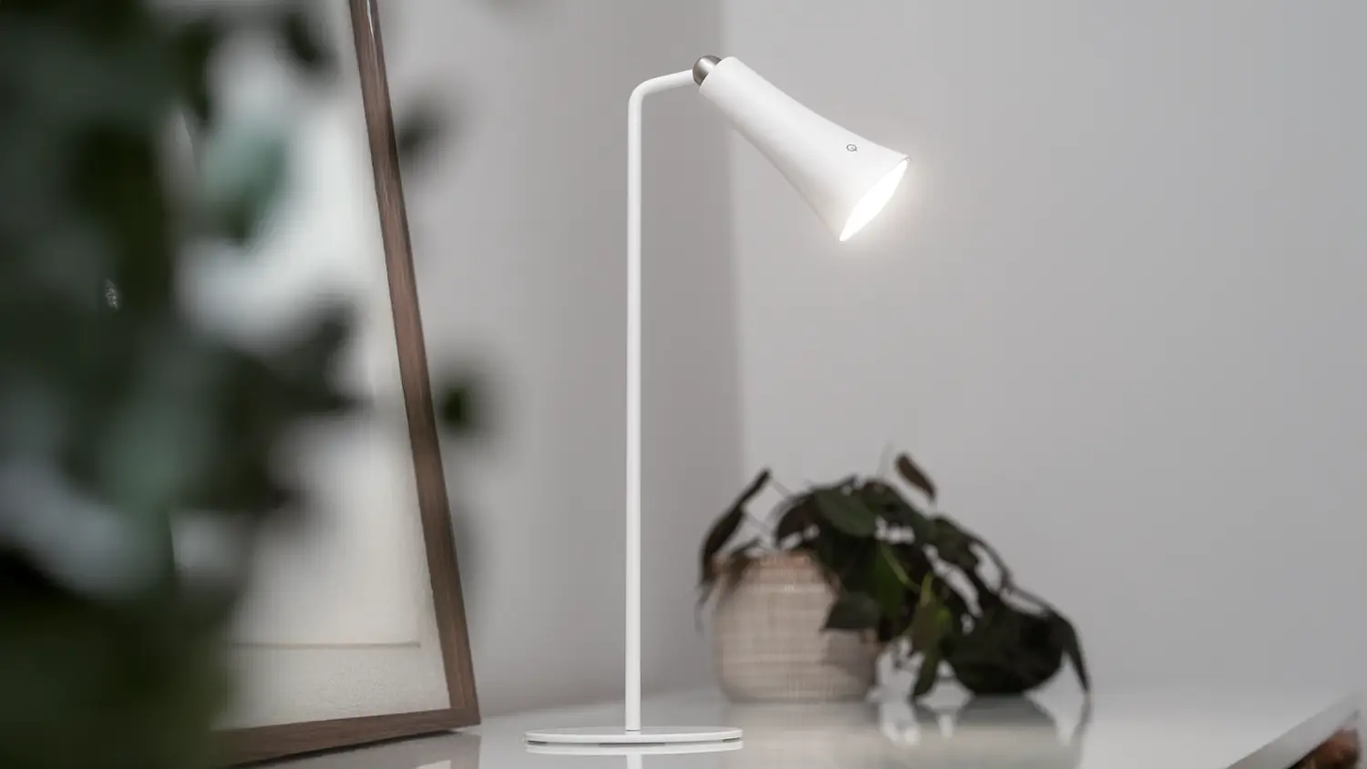 Nastaviteln&aacute; LED lampa 4v1 RETLUX RTL 209 LARA v interi&eacute;ru