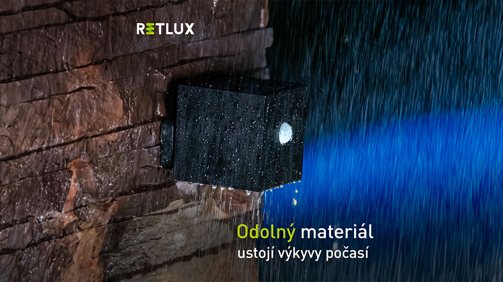 Osvícená zahrada s altánem solárními světly_03