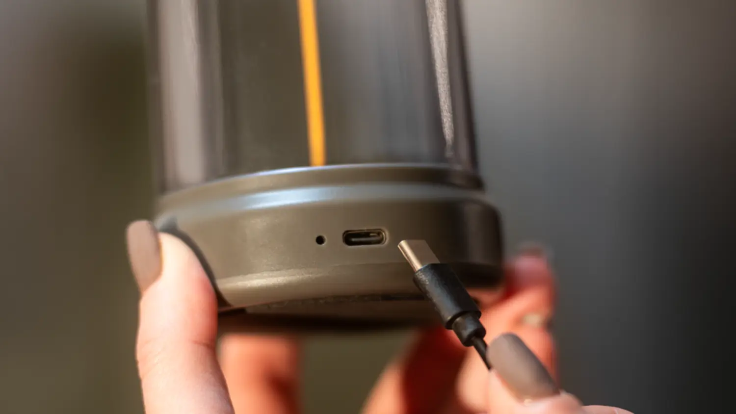 Zapojov&aacute;n&iacute; kabelu do USB-C portu magnetick&eacute;ho nočn&iacute;ho světla Retlux RNL 112_04