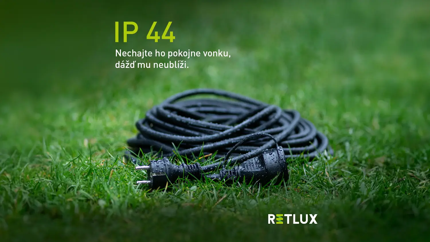 Mokrý predlžovací kábel Retlux RPC 80 na tráve