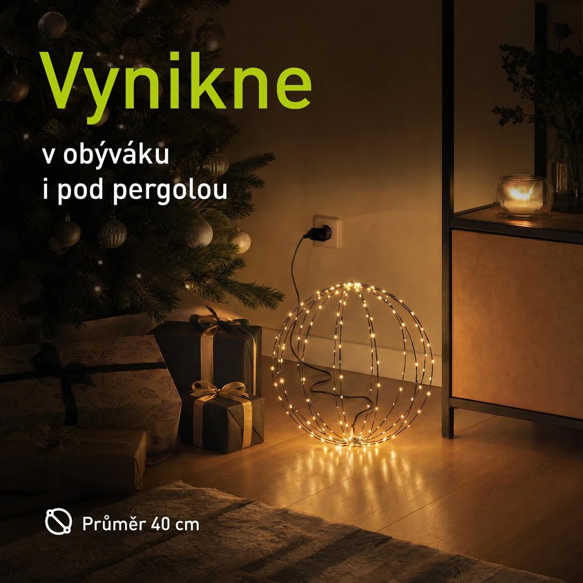 Zozsvícená světelná koule Retlux v obýváku na zemi