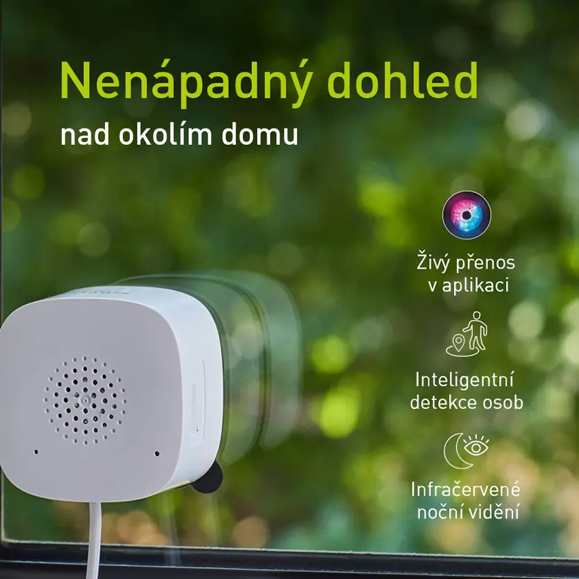 Kamera umístěná na okně zachycená ze zadní strany