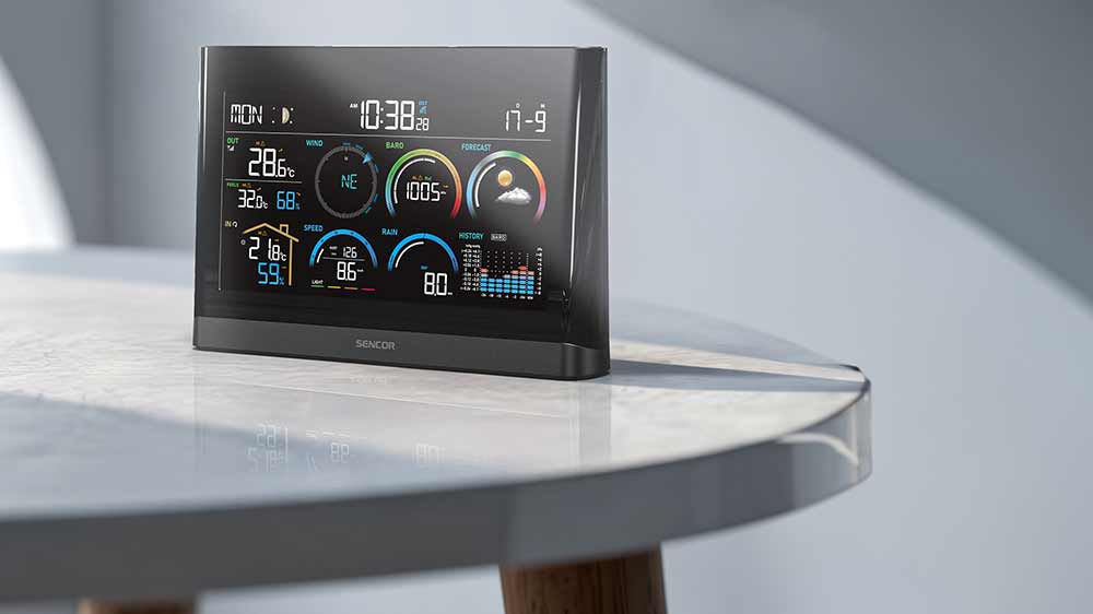Meteostanica so senzorom 5v1 Sencor SWS 11000 na stole _02