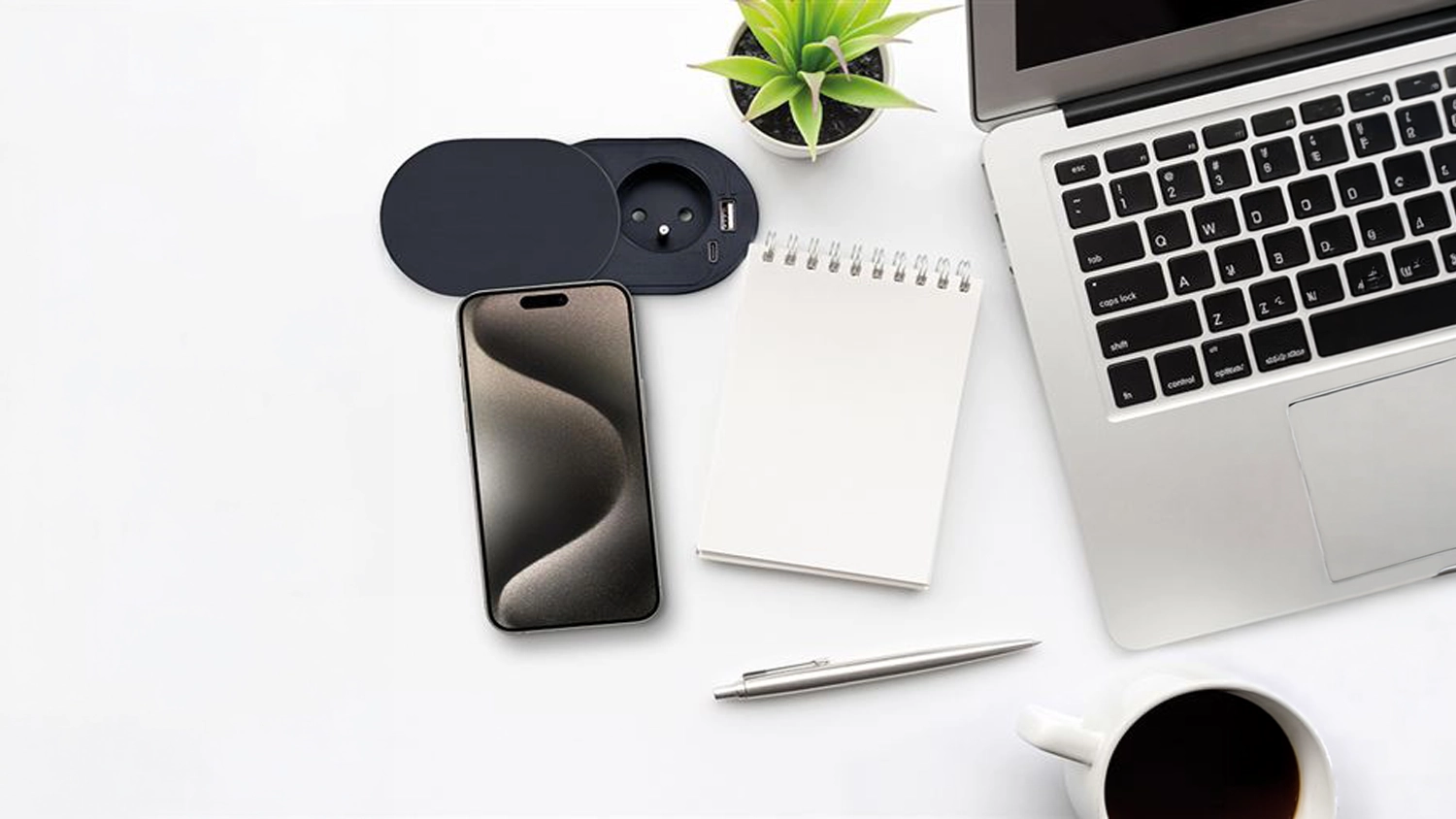 Prodlužovací kabel Solight 1z + USB A+C 20W PD vestavná zásuvka s posuvným víčkem na pracovní m stole