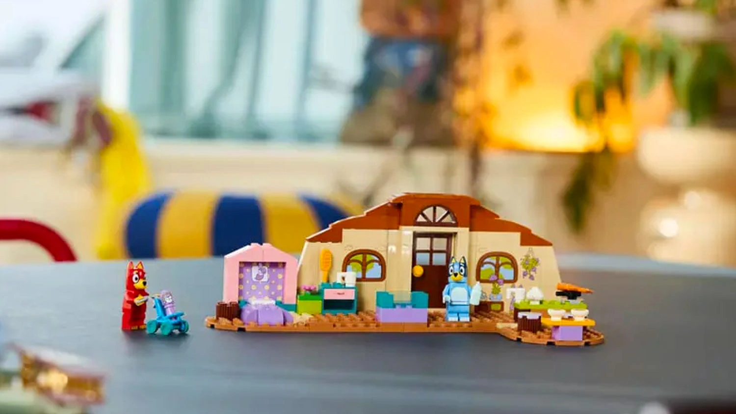Postaven&yacute; model LEGO&reg; Bluey 11221 Rusty, Bluey a &scaron;kola