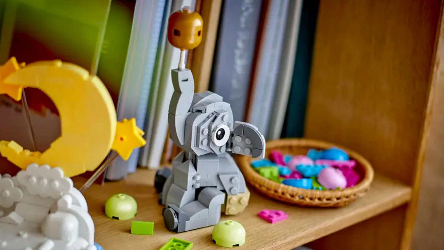 Vystavená stavebnica LEGO® 40814 Slonie mláďa na oblohe