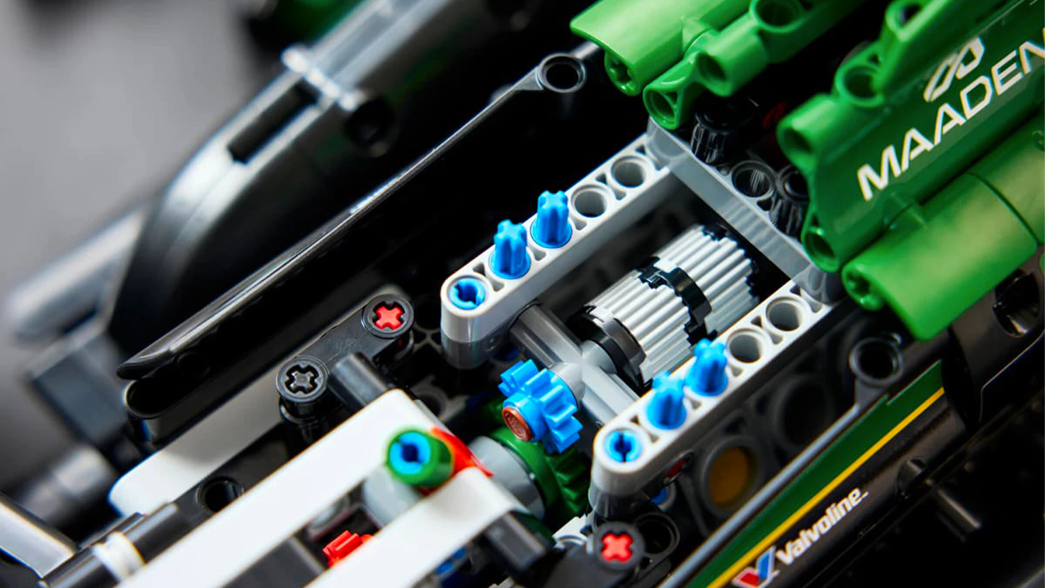 Blízký záběr na stavebnici LEGO® Aston Martin