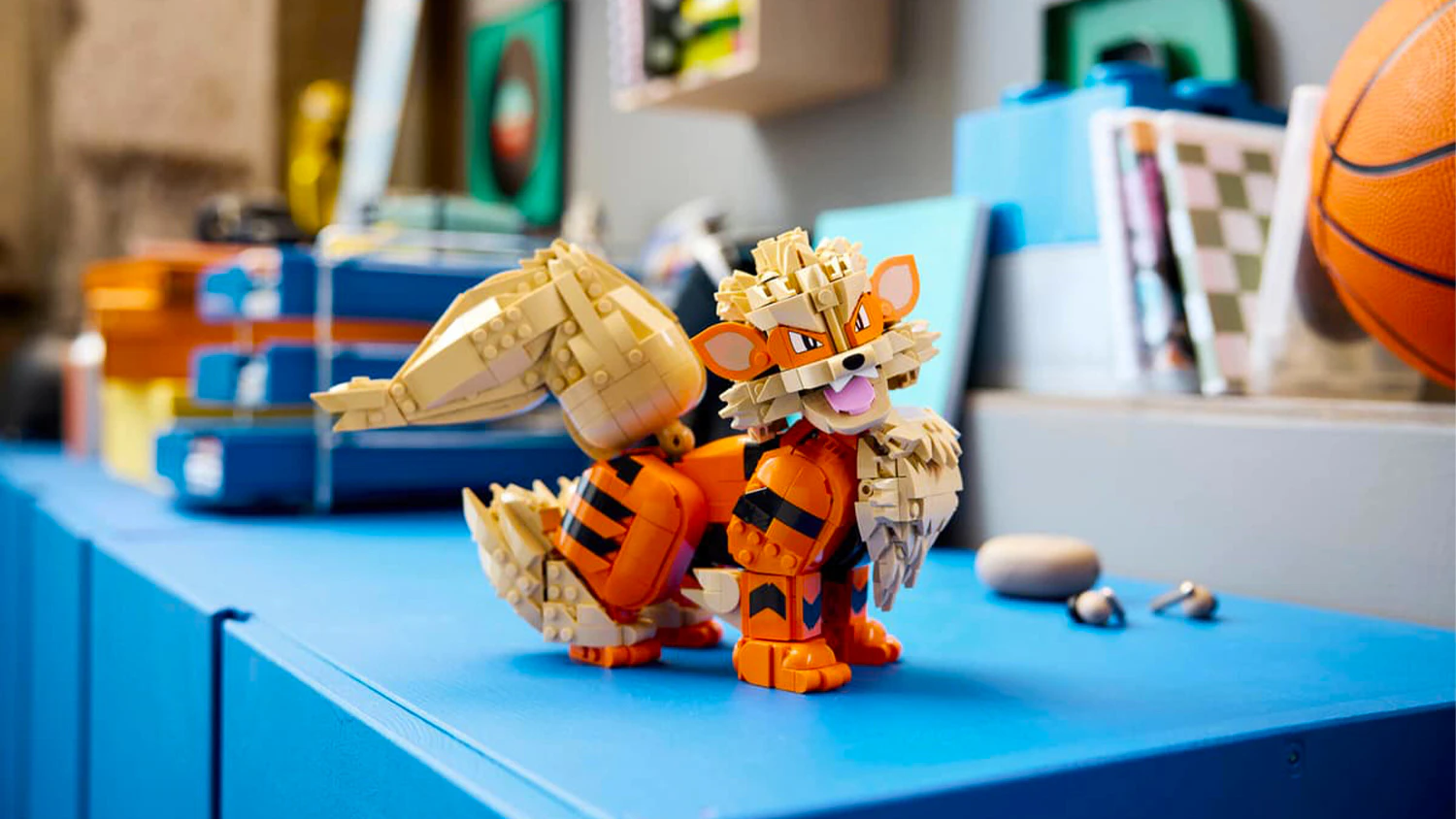 Vystavený model stavebnice LEGO® Pokémon™ 72160 Arcanine