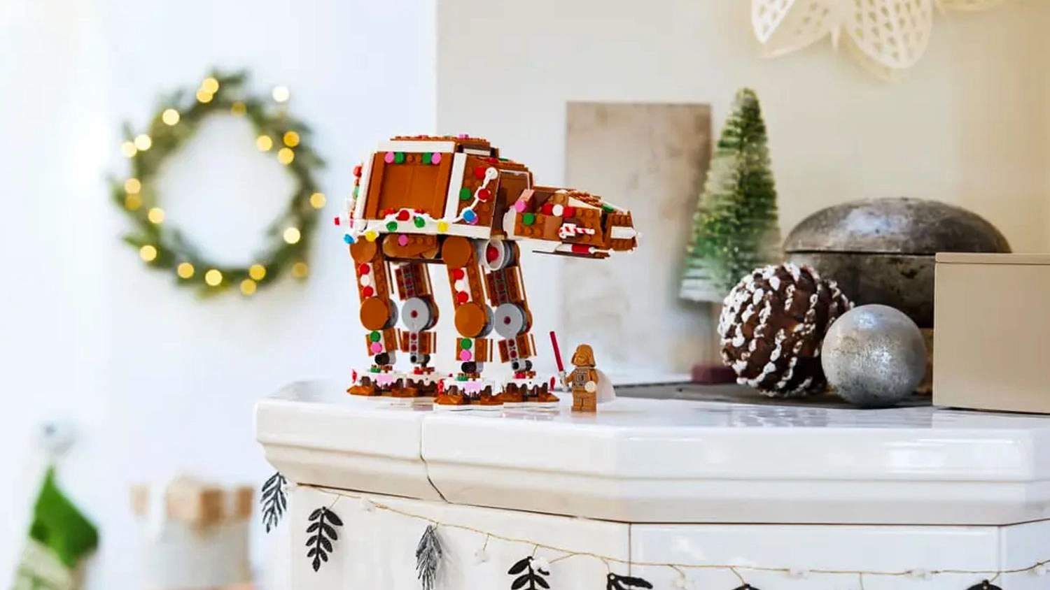 Stavebnica LEGO&reg; Star Wars&trade; 40806 Pern&iacute;kov&yacute; transport&eacute;r AT-AT&trade; vystaven&yacute; v izbe