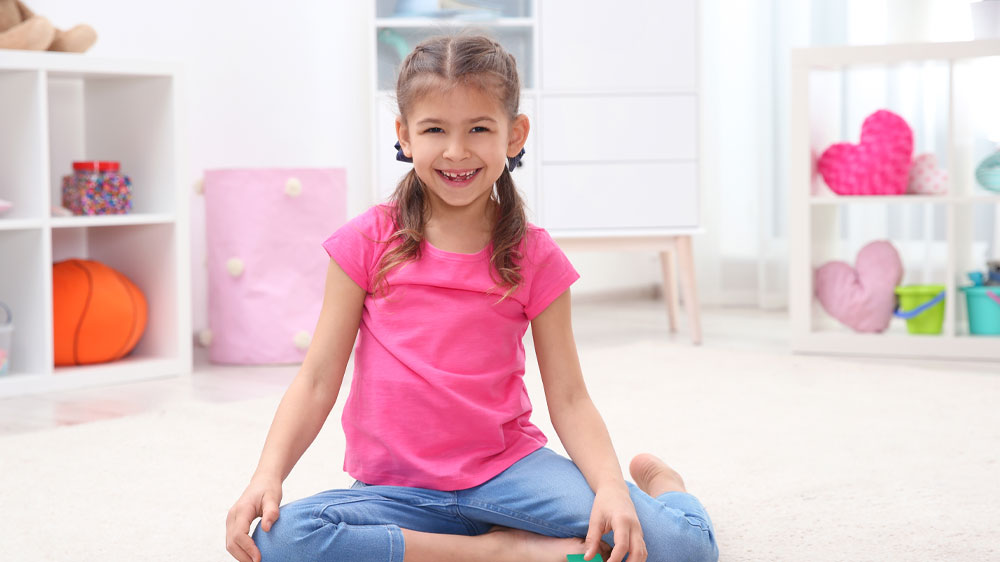 Dívka, která staví stavebnici_03