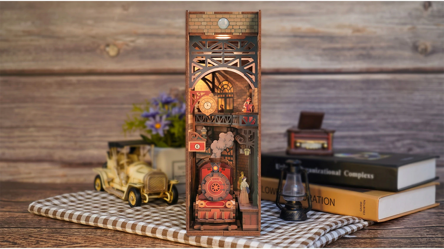 Stavebnica Tonecheer The Steam Age medzi knihami.