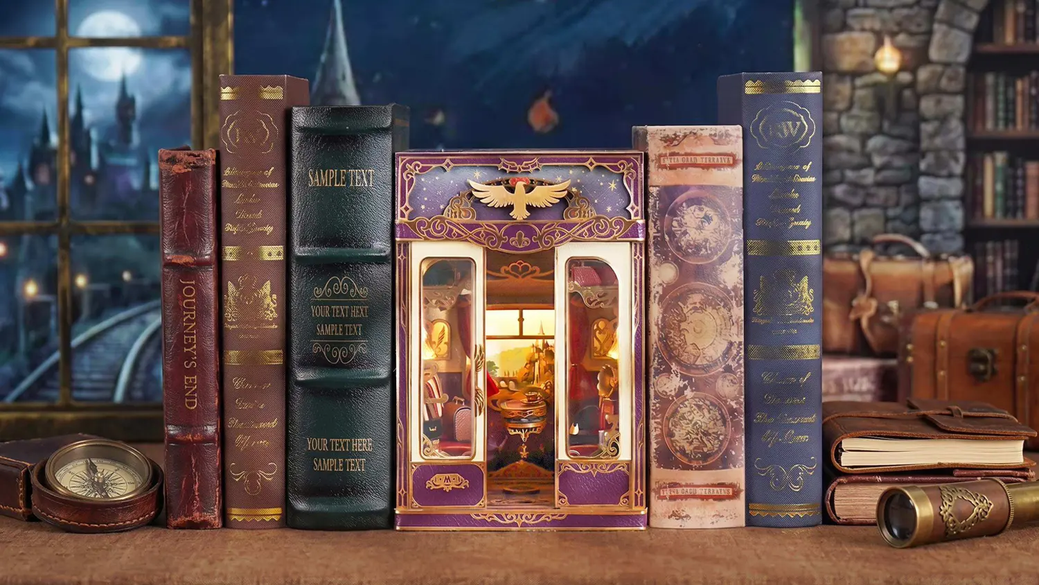 Stavebnica Tonecheer TQ441 Magical Journey umiestnená na polici medzi knihami