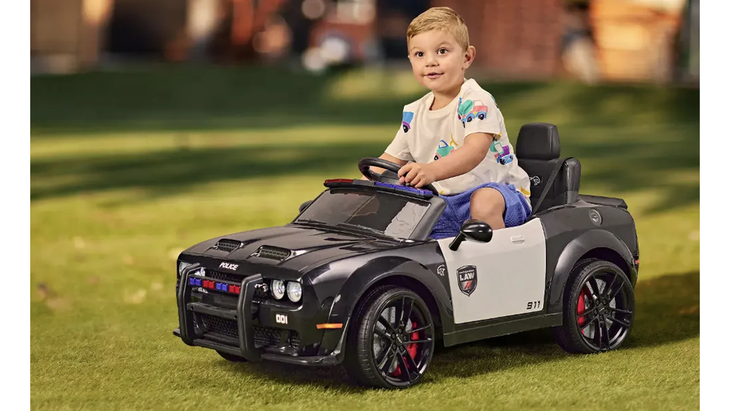 D&iacute;tě za volantem Elektrick&eacute;ho aut&iacute;čka Buddy Toys BEC 8148 Dodge Challenger