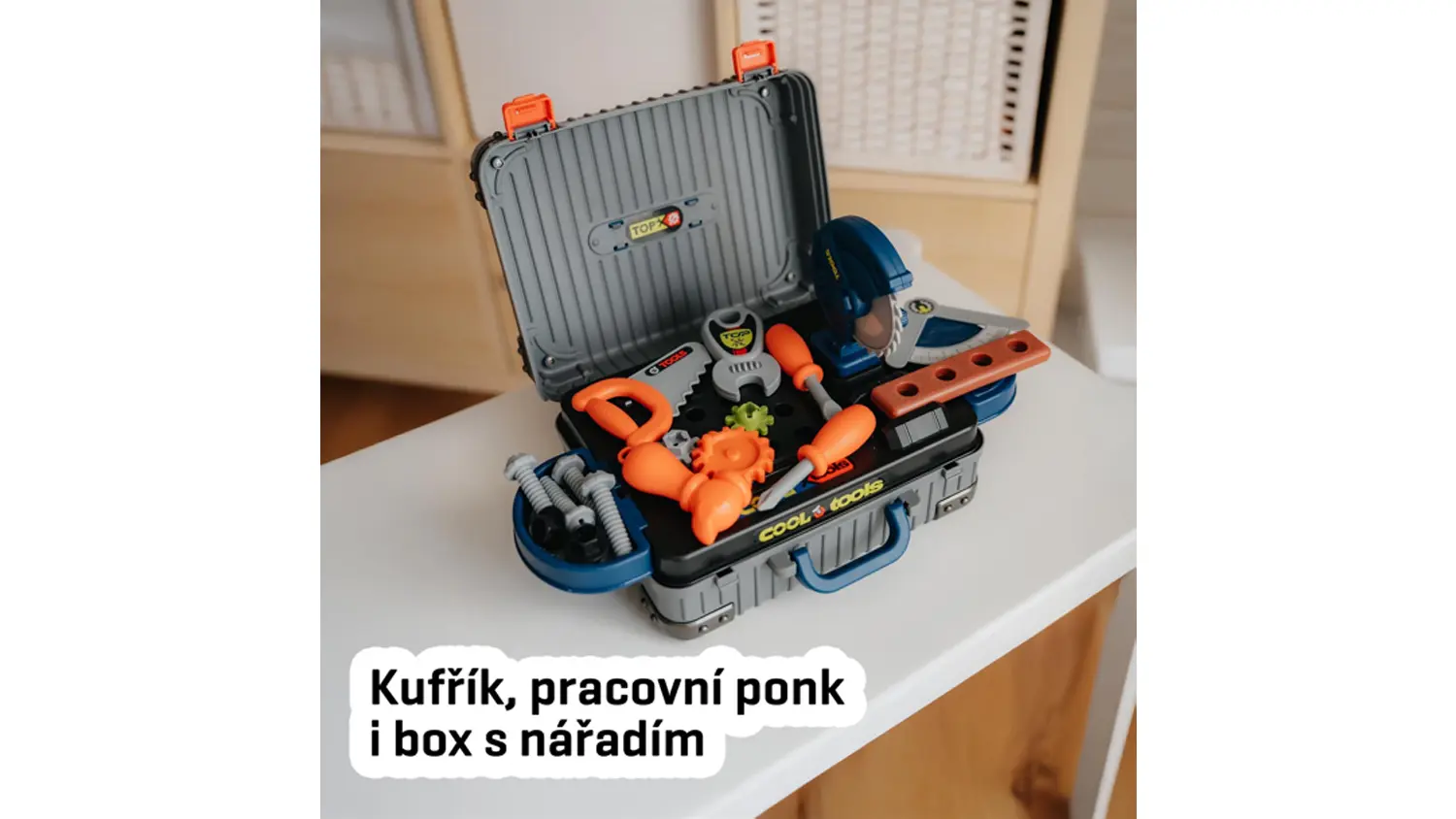Otevřený kufřík dílna Buddy Toys BGP 2022 na stole