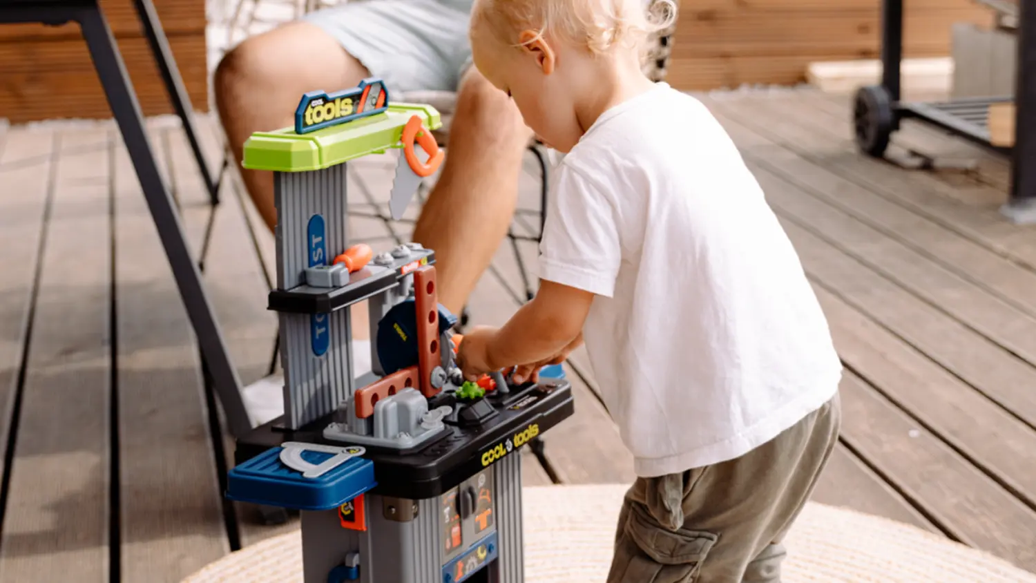 Dítě si hraje s kufrem dílna Buddy Toys BGP 3022