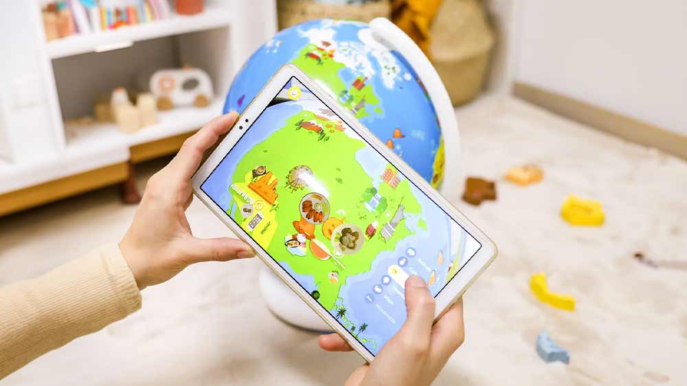 Aplikace v tabletu k interaktivn&iacute;mu gl&oacute;busu EDUkid EK140588 Orboot _03