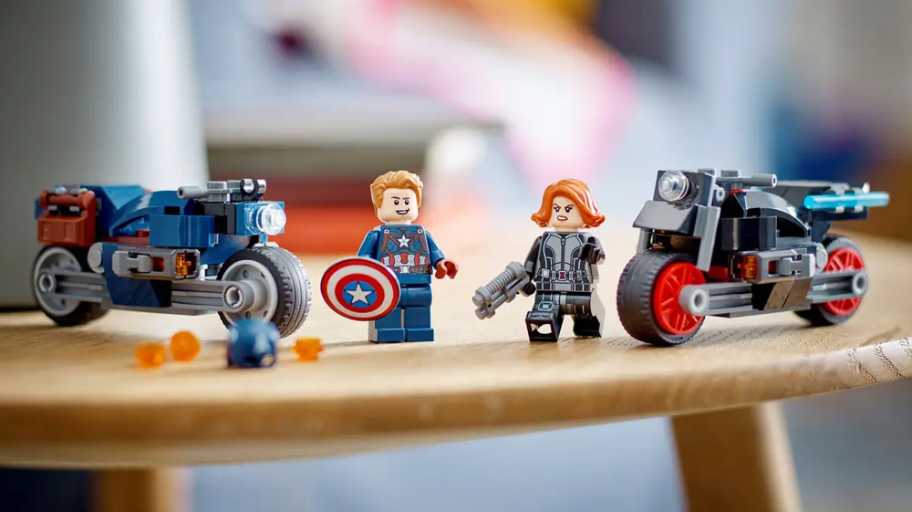 Stavebnice LEGO Black Widow a Captain America na motorkách 76260