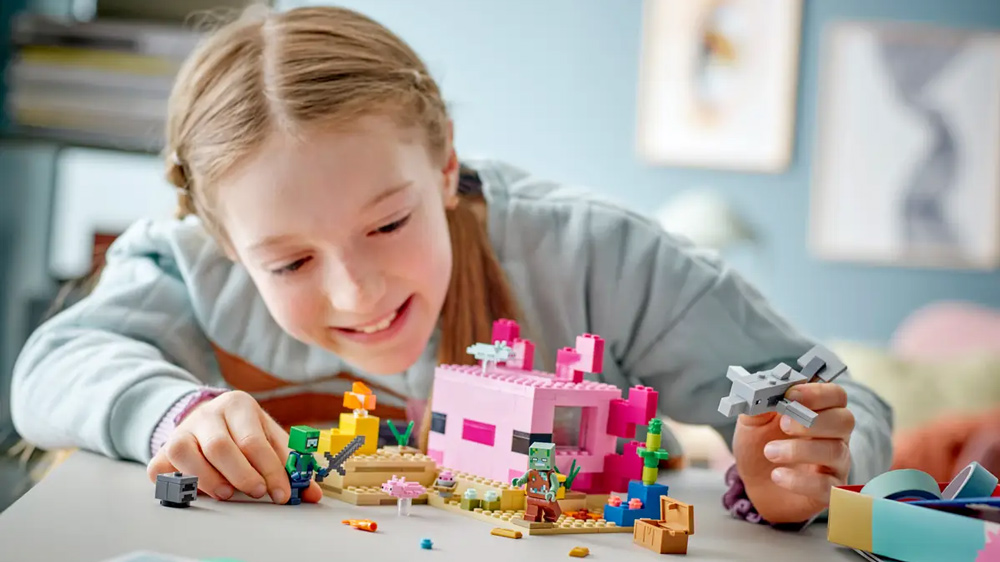 Stavebnice LEGO Minecraft Domeček axolotlů 21247