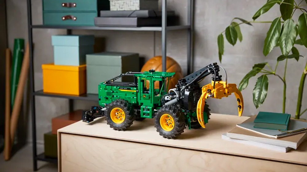 Stavebnice LEGO® Technic 42157 Lesní traktor John Deere 948L-II