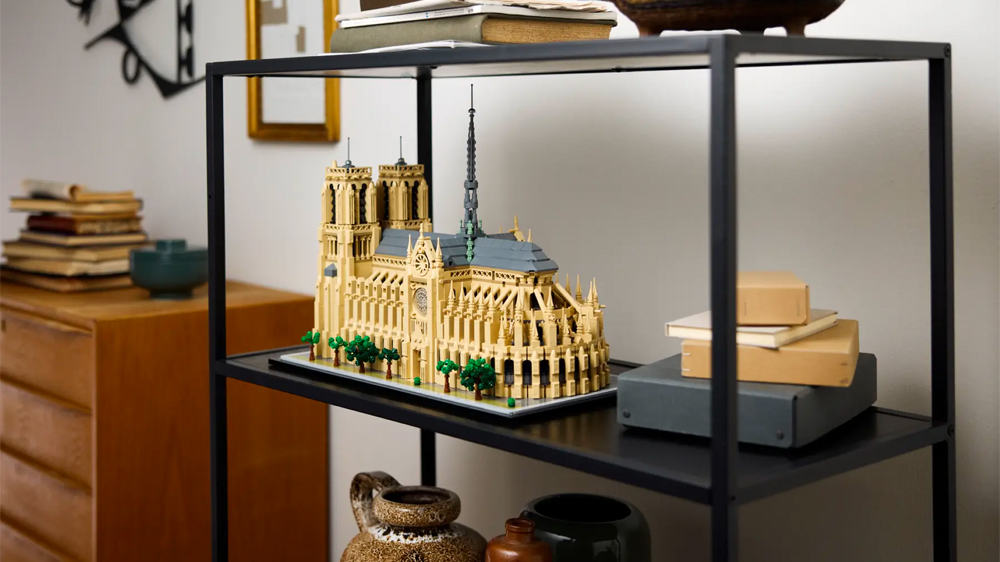 Vystavená stavebnice LEGO® Architecture Notre-Dame v Paříži 21061 EW_03