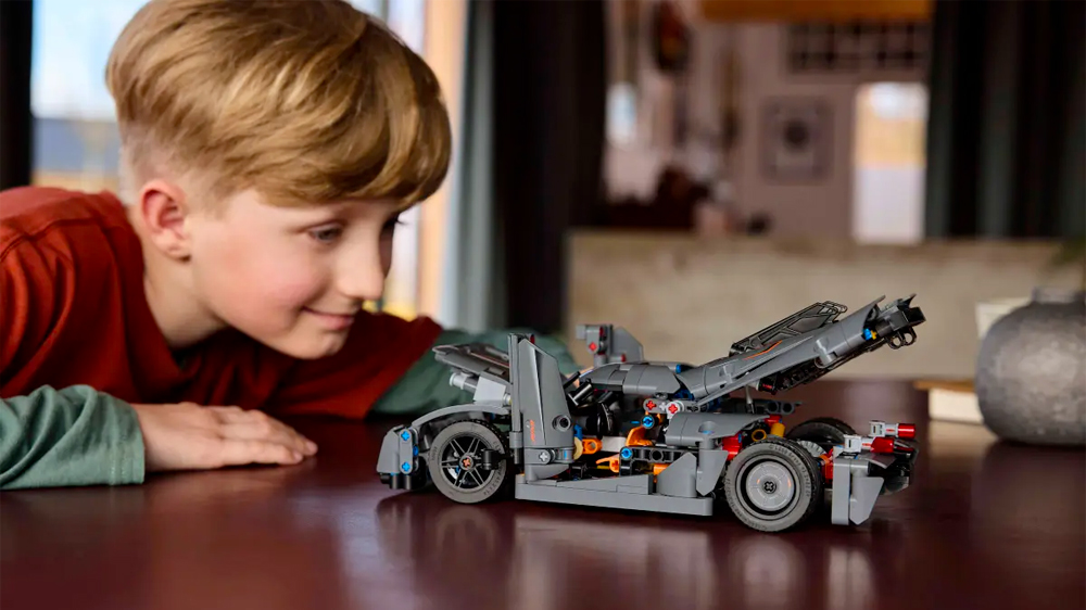 LEGO® Technic 42173 Šedé hyperauto Koenigsegg Jesko Absolut má precizně zpracované detaily_02