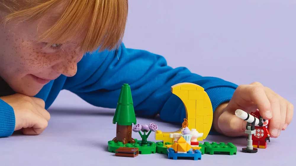 Stavebnice LEGO® Animal Crossing™ 77053 Pozorování hvězd s Celeste hrající si dívka_03
