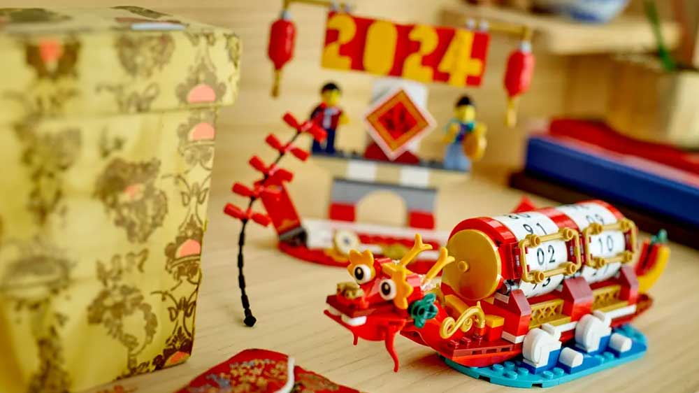 LEGO® Iconic 40678 Kalendář svátků má spoustu detailů_03