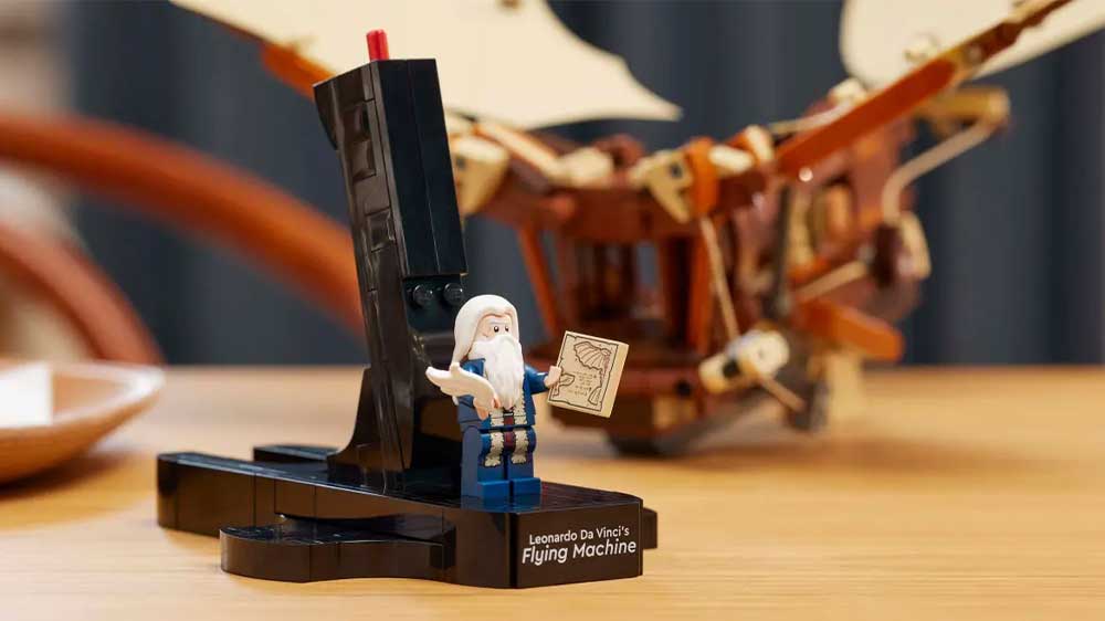 Součástí stavebnice LEGO® Icons 10363 Létající stroj je i postavička Leonarda da Vinciho_03