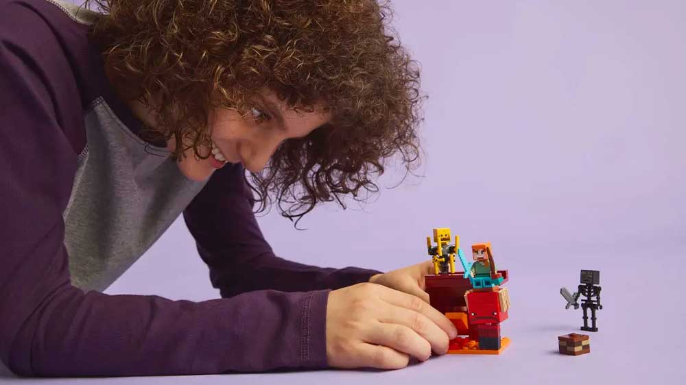 Stavebnice LEGO® Minecraft® 21266 Lávová bitva v Netheru_02