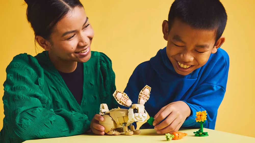 Děti se Stavebnicí LEGO® Creator 3 v 1 31162 Roztomilý králíček_02