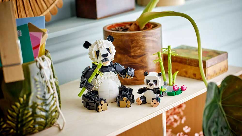 Stavebnice LEGO® Creator 3 v 1 31165 Divoká zvířata: Pandí rodinka na výstavce _06