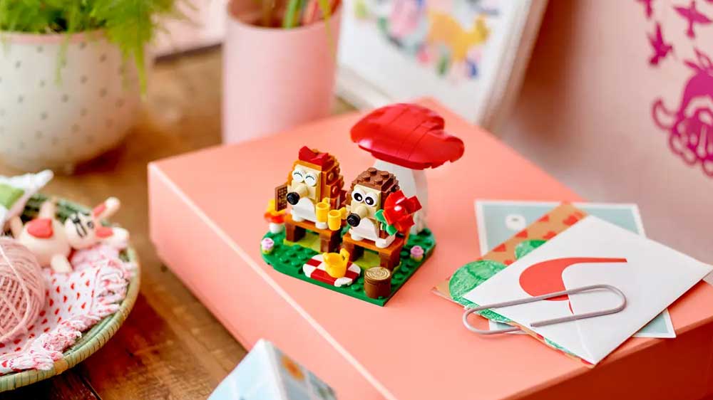 Stavebnice LEGO® 40711 Ježčí rande s piknikem_04