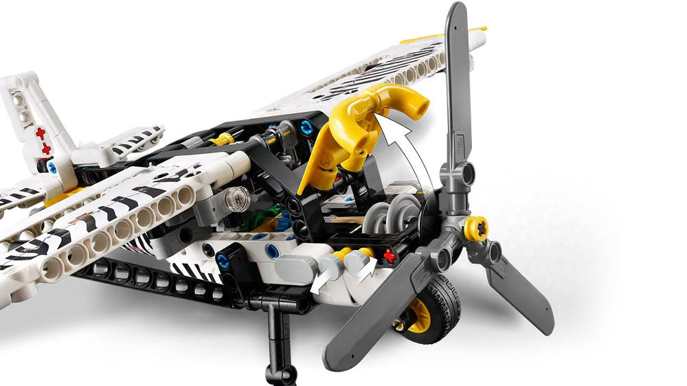 LEGO&reg; Technic 42198 Letadlo do vzd&aacute;len&yacute;ch oblast&iacute; &ndash; 4v&aacute;lcov&yacute; p&iacute;stov&yacute; motor schovan&yacute; pod krytem_02