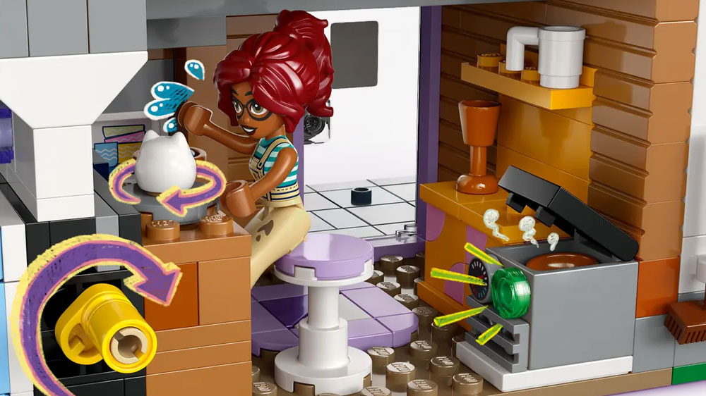 Detail hrnčířské dílny stavebnice LEGO® Friends 42670 Apartmány a obchody v městečku Heartlake s postavičkou u hrnčířského kruhu se znázorněným pohybem_02