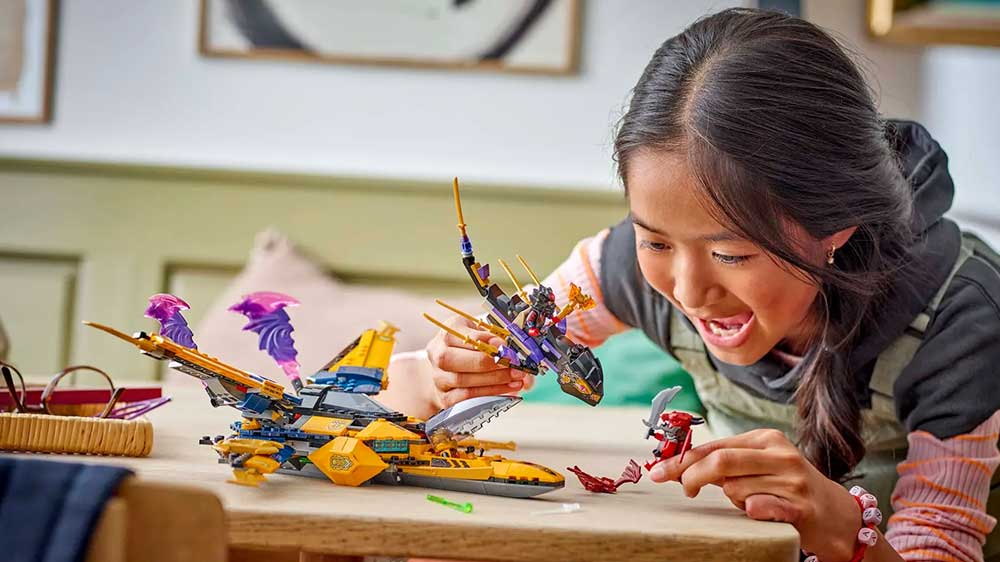 LEGO® Ras, Arin a superbouřkové letadlo s hrající si dívkou_03