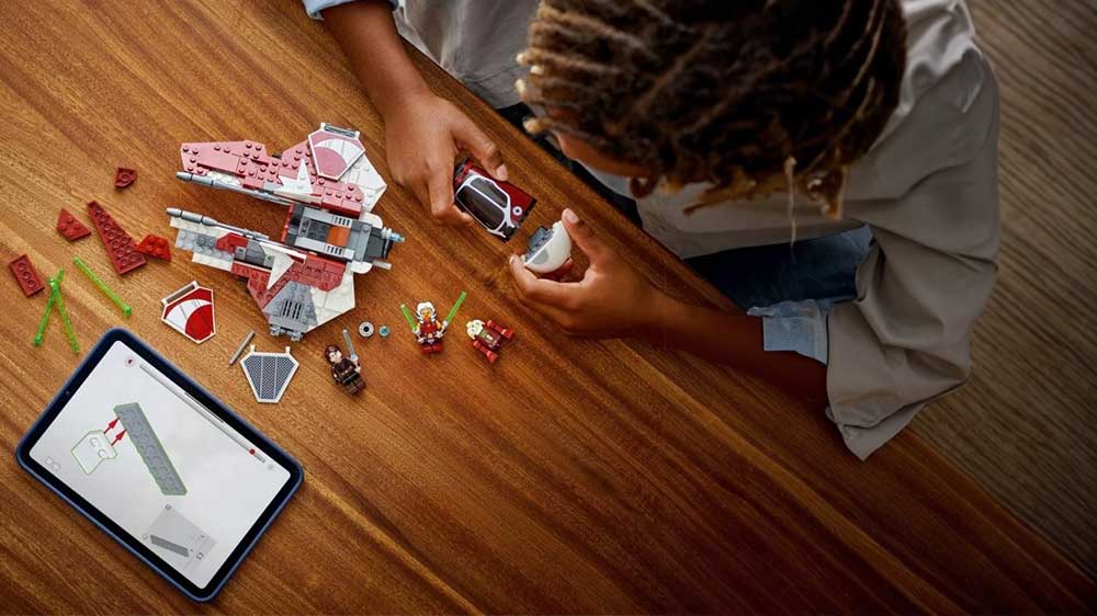 LEGO® Ahsoka a jediská stíhačka Interceptor skládání_02