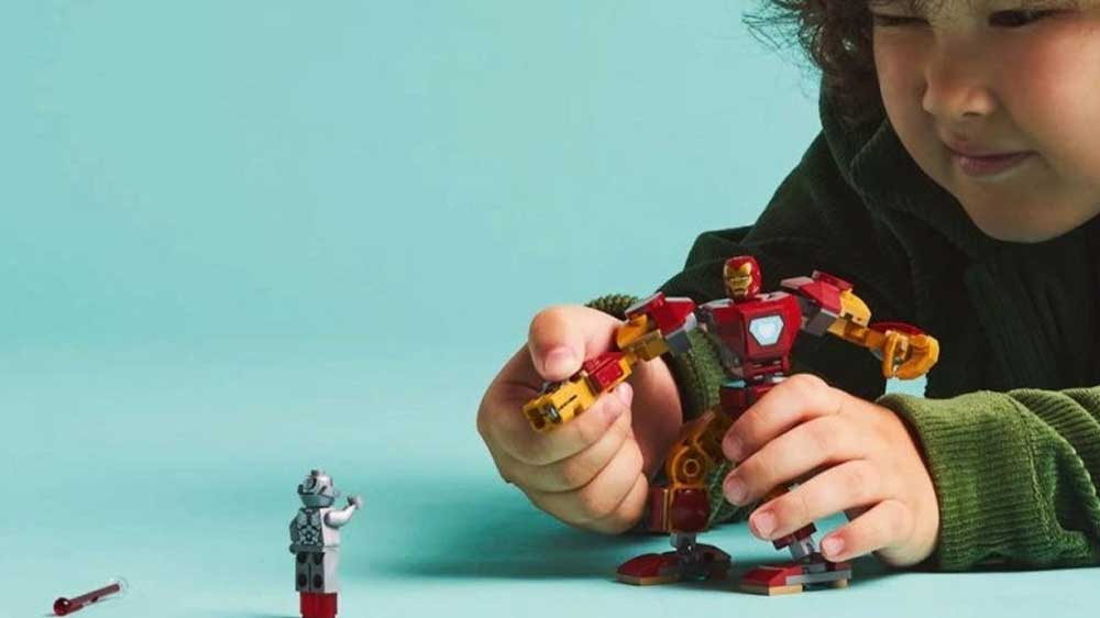 LEGO® Iron Man v robotickém obleku vs. Ultron hraní_03