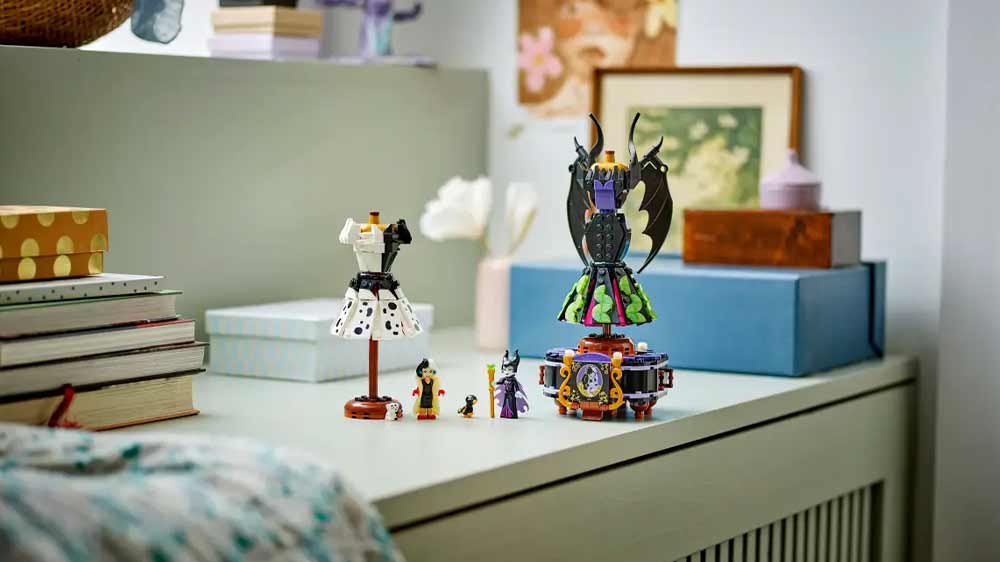 LEGO® Disney 43262 Šaty Zloby a Cruelly De Vil na poličce_03