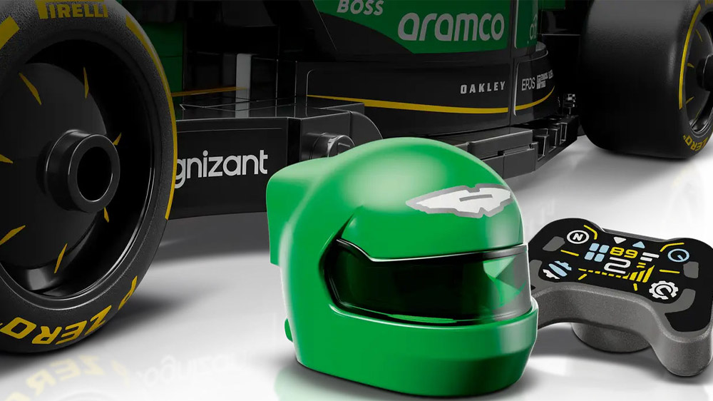 Stavebnice LEGO® Speed Champions 77245 Závodní auto Aston Martin Aramco F1® AMR24 – detail helmy a pneumatik_02