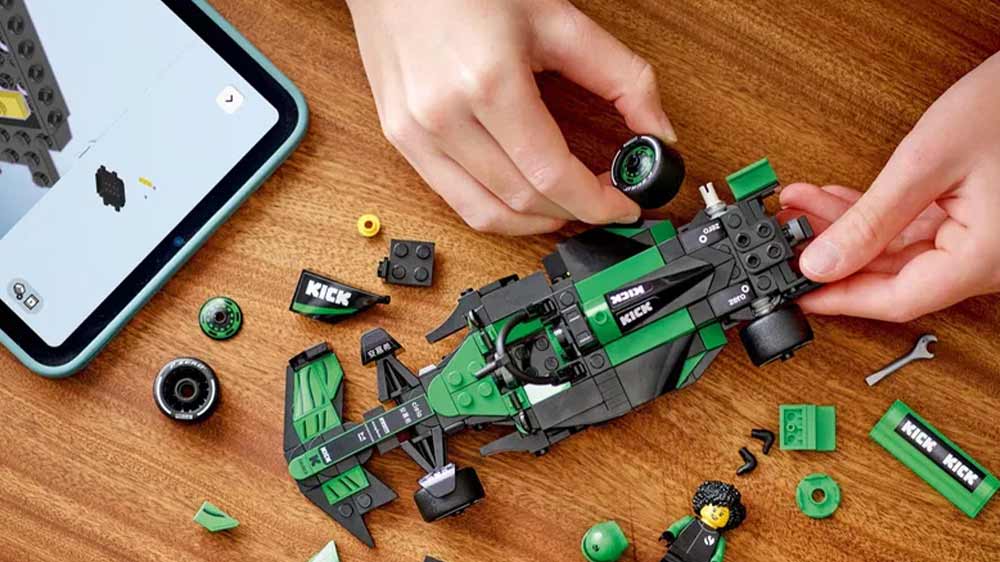 LEGO® Speed Champions™ 77247 Závodní auto KICK Sauber F1® Team C44 – Stavba závodního vozu LEGO®_02