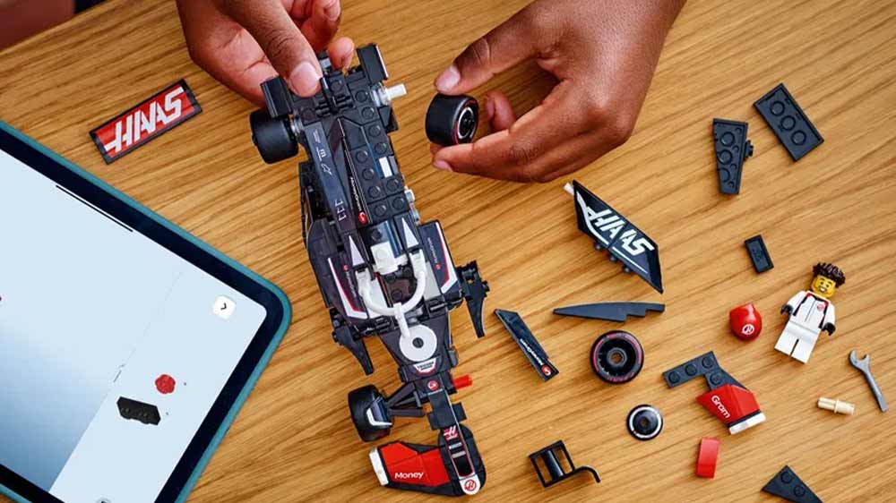 LEGO® Speed Champions™ 77250 Závodní auto MoneyGram Haas F1® Team VF-24 – Stavba závodního vozu LEGO®_02