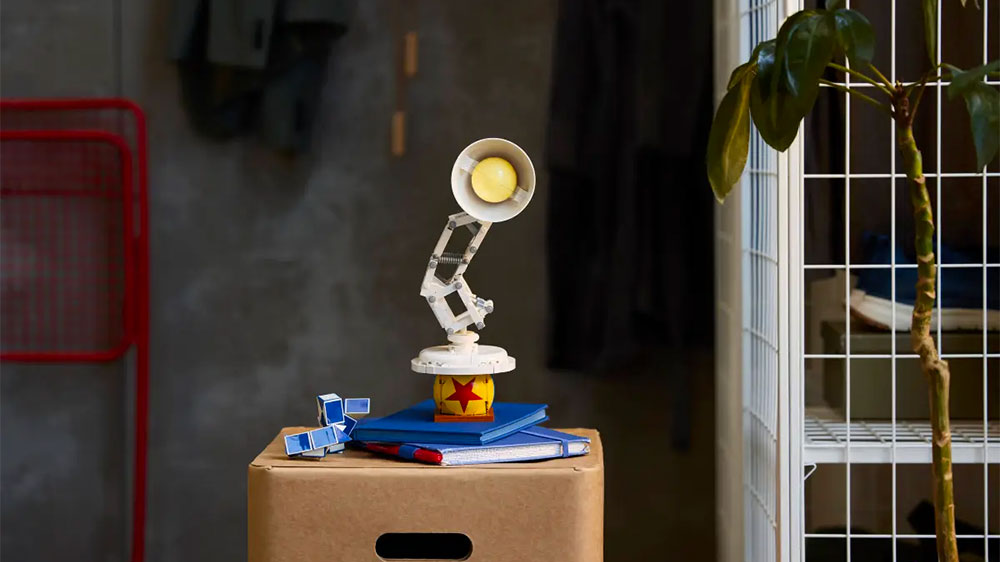 Vystavená lampa ze stavebnice LEGO® Ideas 21357_03