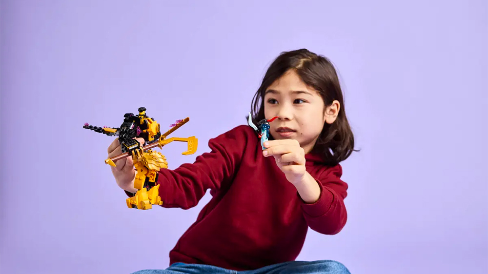 Dívka se stavebnicí LEGO® Ninjago® 71839 Arin a bojový robot Spinjitzu_03