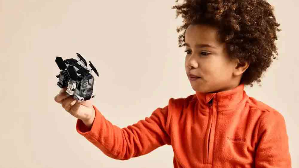 Dítě si hraje se stavebnicí LEGO® Star Wars™ Bitevní balíček: Death Trooper a Night Trooper_03