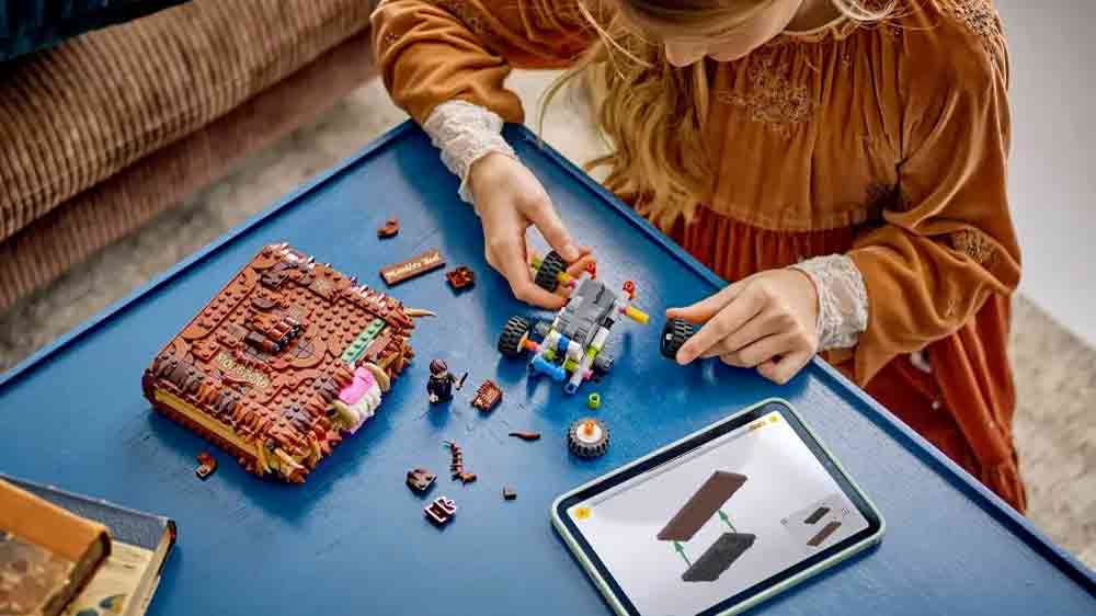 D&iacute;tě si hraje se stavebnic&iacute; LEGO&reg; Harry Potter&trade; 76449 Hryzaj&iacute;c&iacute; kniha Obludn&eacute; oblud&aacute;rium_03