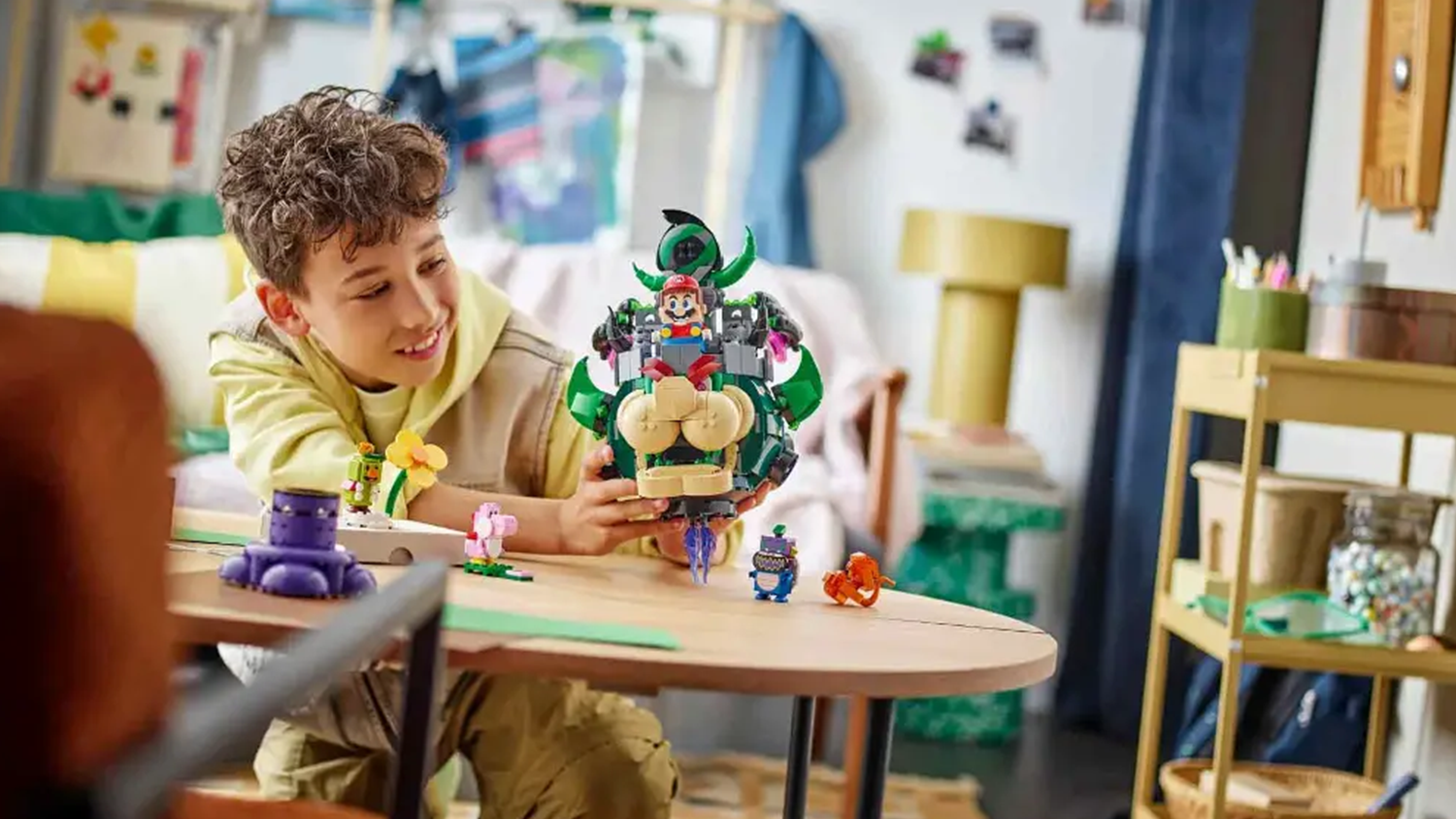 Chlapec so stavebnicou LEGO&reg; Super Mario&trade; 72042 Prince Florian a Castle Bowser_04