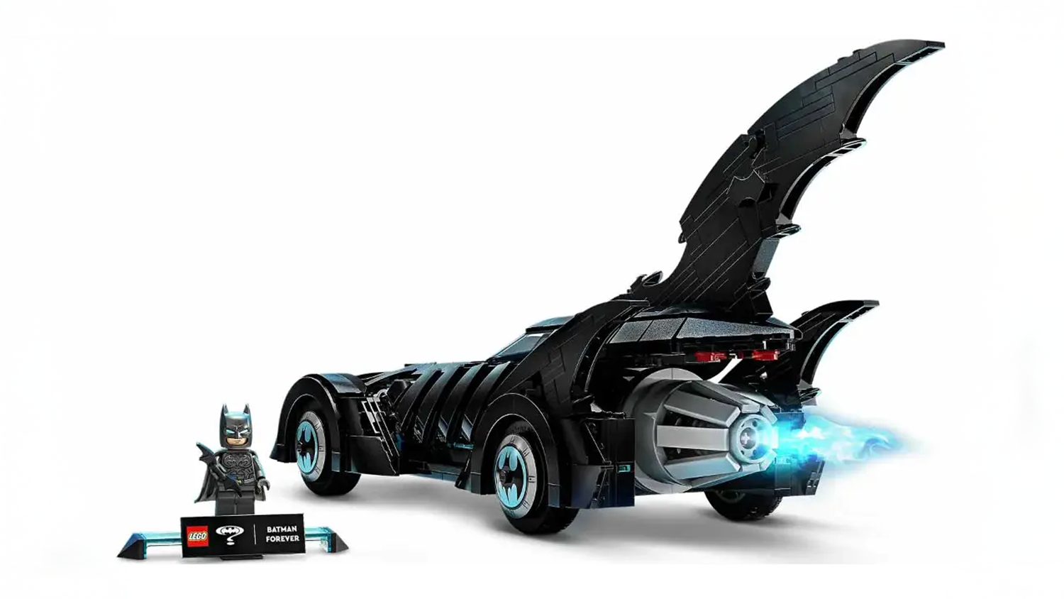 Batmobil ze stavebnice LEGO&reg; Batman&trade; 76304 Batman navždy&trade; zezadu s minifigurkou_02